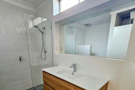 Beautiful coastal gem! - Photo 2