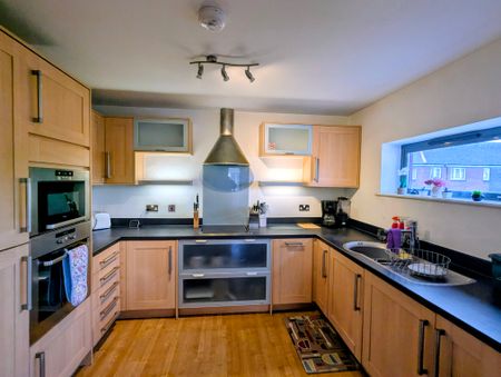 St Christophers Court, Marina, Swansea, SA1 1UD - Photo 5