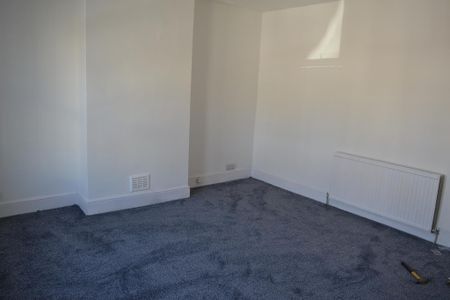 4 bedroom terraced house to rent - Photo 2