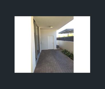 GORGEOUS GROUND FLOOR APARTMENT LIVING - Photo 2