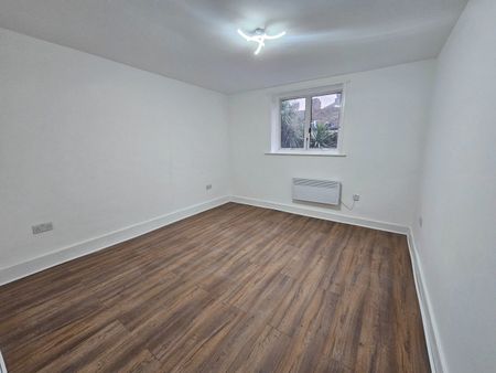 1 Bed Flat, London, NW10 - Photo 2