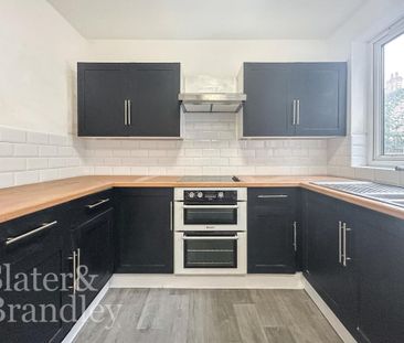 3 bedroom end of terrace house to rent - Photo 5