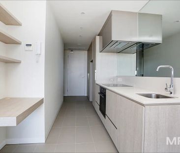 “Large and light filled apartment that really hits 'The Marque!'” - Photo 6