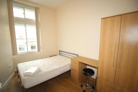 2 bedroom Apartment to rent in Mosley Street, Newcastle Upon Tyne, Tyne And Wear - Photo 4