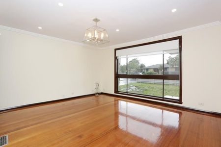 Gorgeous Home In The Heart Of Gladstone Park! - Photo 2