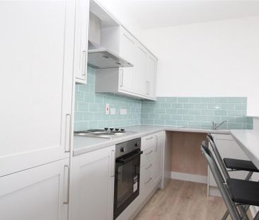 2 bedroom semi-detached house to rent - Photo 4