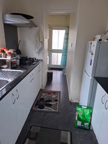 3 Bedroom Townhouse in Northcote - Photo 4