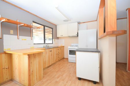 Three Bedroom Home with Outdoor Entertaining - Photo 5