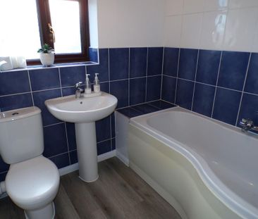 3 bedroom link detached house to rent - Photo 5