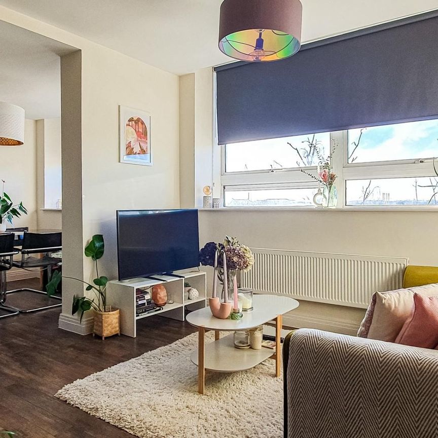 Skyline House, Swingate, Stevenage - Photo 1