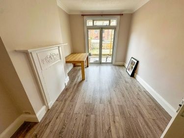 3 Bed Semi-Detached House, Sumner Road, HA1 - Photo 3