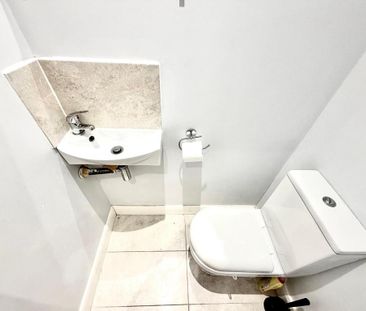 House to rent - Photo 5