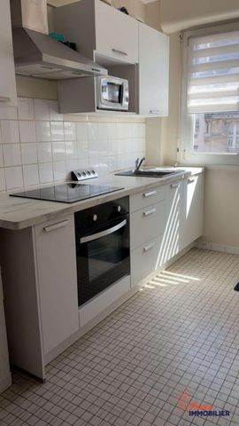 Location Appartement 2 pièces 45m² CHALONS EN CHAMPAGNE 51000 - Photo 2