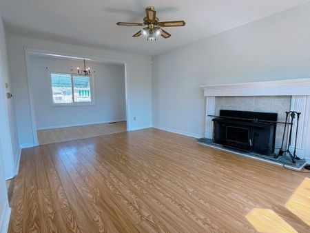 For Lease - 392 Elmwood Avenue, Richmond Hill, Ontario - Photo 2