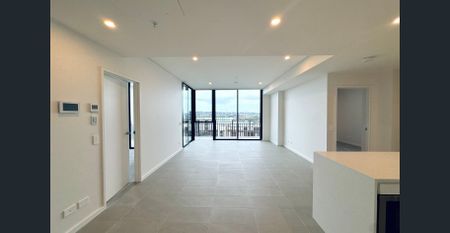 Penthouse Brand New 2 Bedroom | CBD View | Kitchen Island | Electronic Blinds | Plenty of Natural Lights | Quiet | Secure | - Photo 2