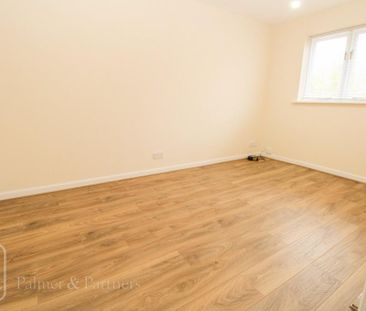 3 bedroom end of terrace house to rent - Photo 2