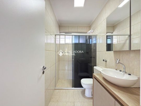 Apartamento com 2 quartos e 65m² para alugar em Passo da Areia, Porto Alegre. - Foto 1