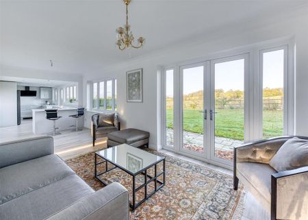 4 bedroom detached house to rent - Photo 3