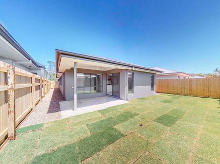 MODERN 4 BEDROOM HOME | BIG BACKYARD - Photo 2