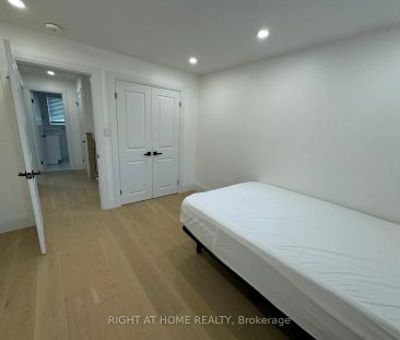Detached Home For Lease | W9229490 - Photo 2