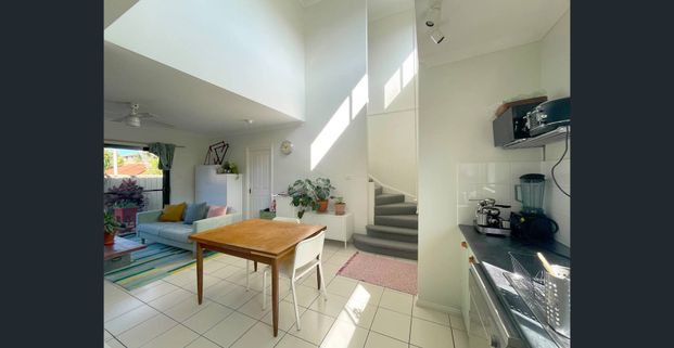 Breezy, Light-Filled Townhouse Moments From the Beach, Cafes, Shops, & Station - Photo 1