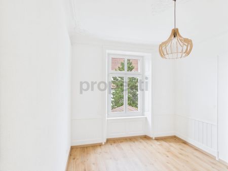 Un bijou dépoque 5,5 pièces rénové avec goût en plein cSur de Saignelégier - Photo 3