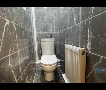 2 bedroom maisonette to rent - Photo 4
