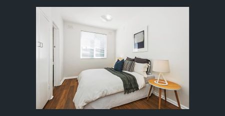 Bright Ground Floor Apartment - Photo 3