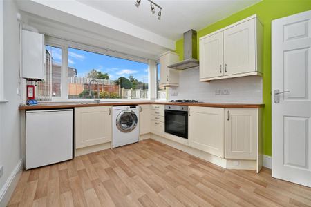 2 bedroom semi-detached bungalow to rent - Photo 3