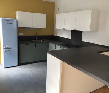Location Appartement 6 pièces 103m² LA FLECHE 72200 - Photo 1