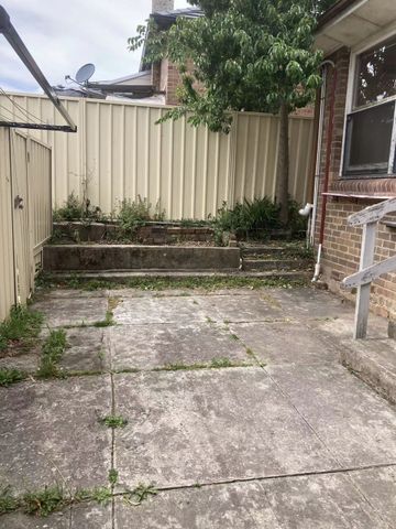 3-Bedroom Home with Front & Back Yard – Prime Hurstville Location - Photo 5