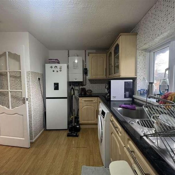 Southwell Avenue, Northolt, UB5 - Photo 1