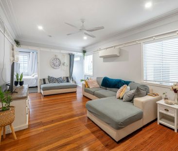 AIR CONDITIONED 3 BEDROOM HOME + STUDY - Photo 1