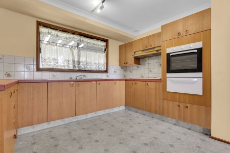 SPACIOUS 3-BEDROOM WITH A VIEW - Photo 5