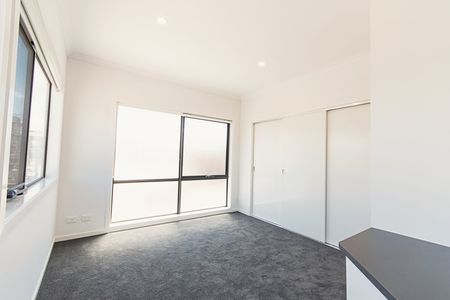 2 Coleiro Lane, Keilor Downs VIC 3038 - Photo 2