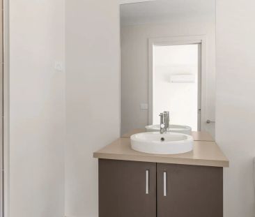 Low maintenance and modern, everything you've ever wanted! - Photo 4