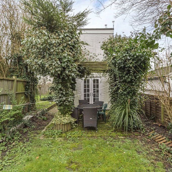 Harvest Road, Englefield Green, Egham, Surrey, TW20 0QS - Photo 1