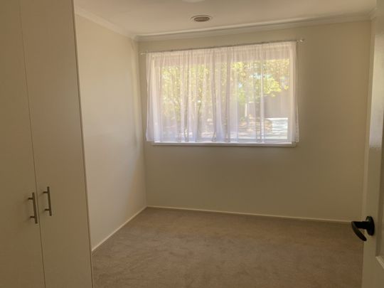 32 McKenzie St, Kambah, ACT 2902 - Photo 1