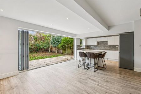 5 bedroom semi-detached house to rent - Photo 3