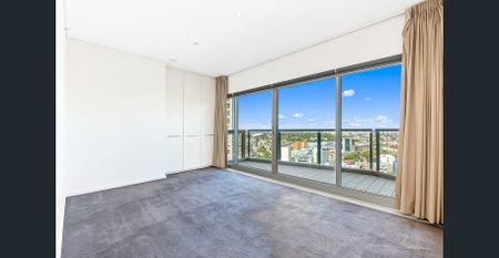 Executive Sub-Penthouse Suite with Breath-taking 180 degree City and Harbour Views! AVAILABLE FOR 6 MONTH TERM! - Photo 4