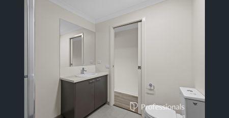 Easy Living in Prime Location - Photo 3