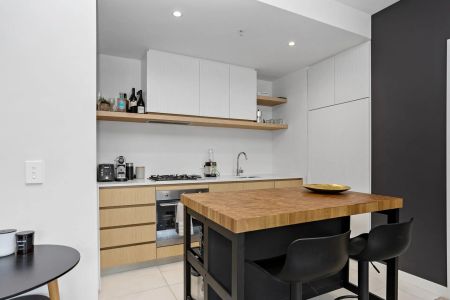 Resort-Style Sensation – Luxury, Space and Fully Furnished! - Photo 5