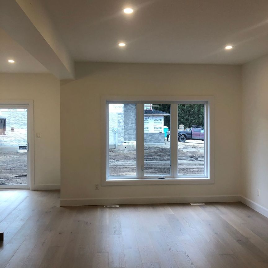 For Lease - 3 Armstrong Street, Strathroy-Caradoc, Ontario - Photo 1