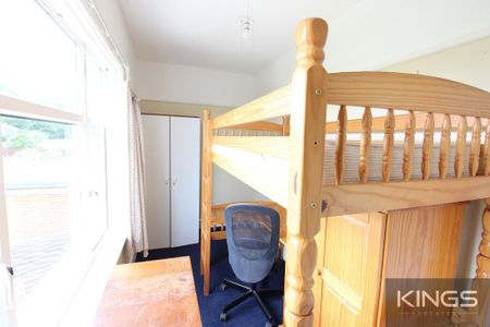 4 bedroom semi-detached house to rent - Photo 4