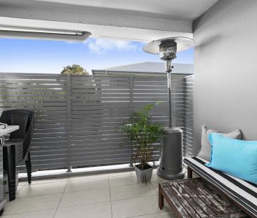 Modern Top Floor Apartment - Entrance via Shackel Avenue - Photo 5