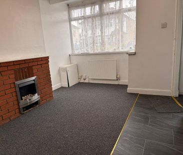 2 bedroom semi-detached house to rent - Photo 2