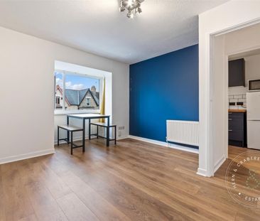 2 Bedroom Flat - Photo 2