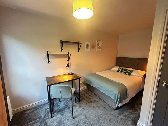 1 bedroom in a house share to rent - Photo 1