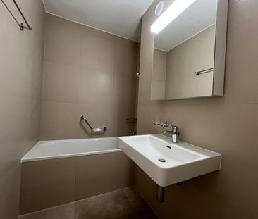 Appartement complètement rénové à deux pas de la ville - Photo 2