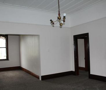 Large Villa with fully fenced backyard! - Photo 3